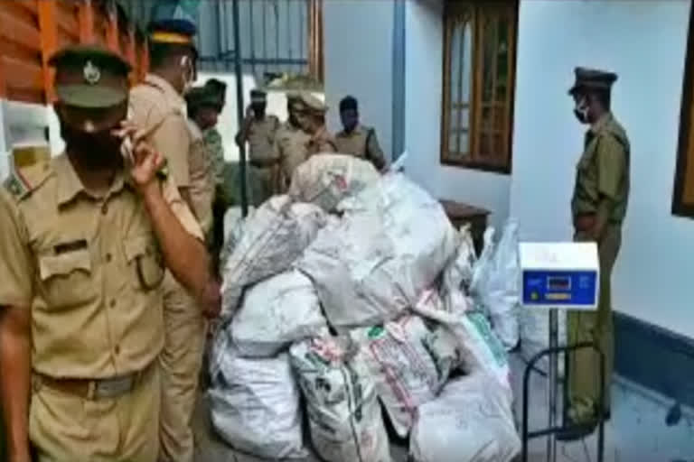 sandalwood-haul-worth-rs-2-cr-from-kasaragod-kerala