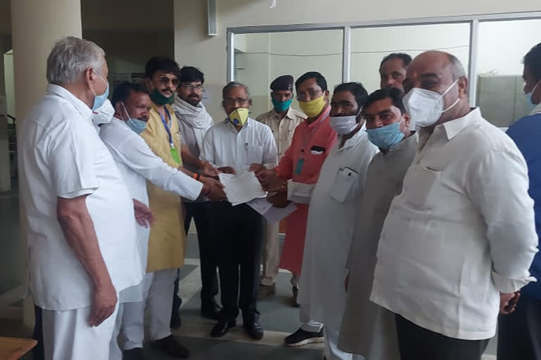 Congress submits memorandum regarding BJP candidate's money distribution