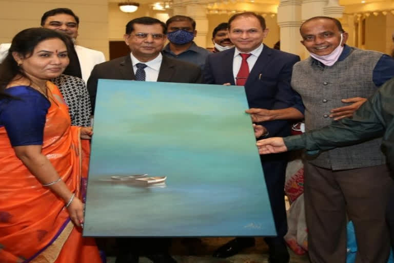 high-court-justice-raghvendra-chauhan-singh-inaugurates-art-gallery-in-hyderabad