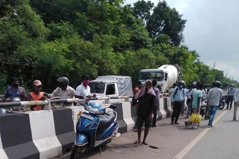 woman-died-in-road-accident-in-seraikela