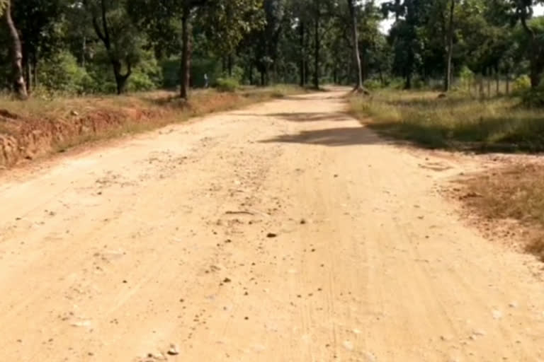 Construction of gravel road on coal mine in betul