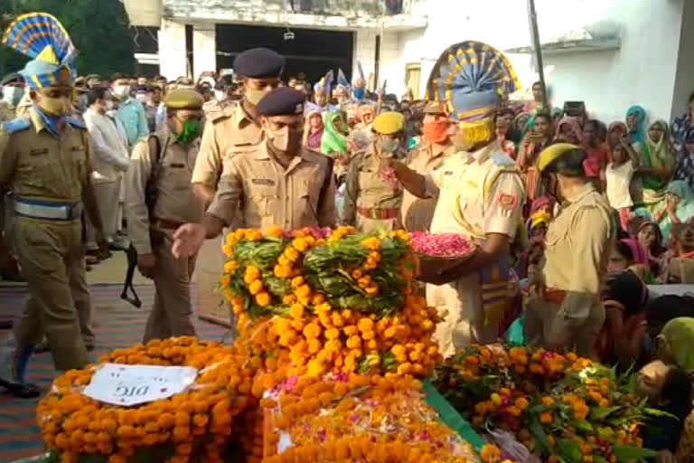 शहीद शैलेन्द्र को हजारों लोगों ने दी अंतिम विदाई