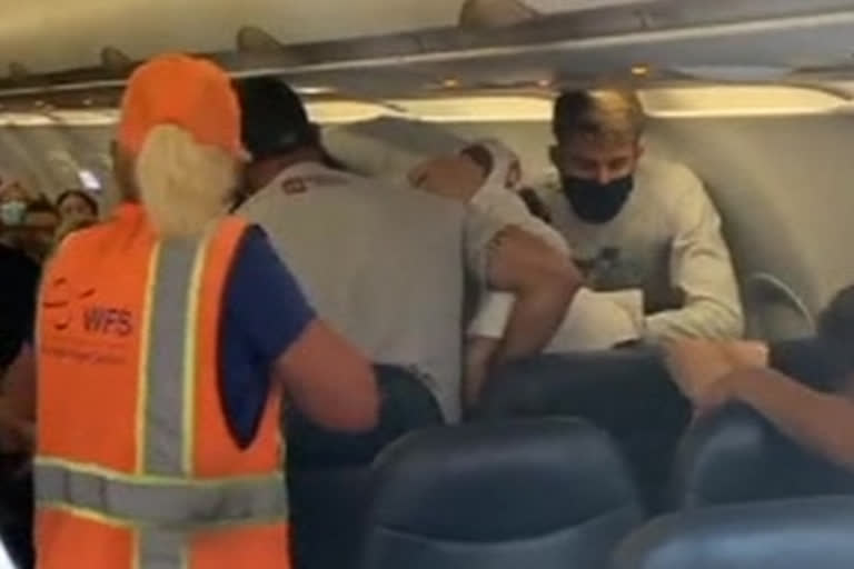 Man escorted off US plane after fight over masks