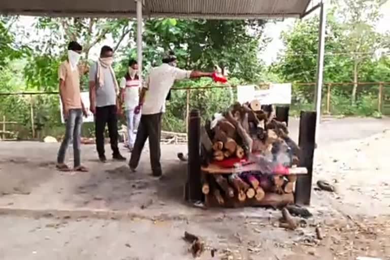 Muslim youths cremated the body of a Hindu woman during the absence of family members in Seoni