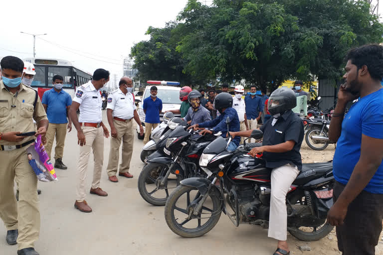 traffic police awareness programme on helmet in hyderabad