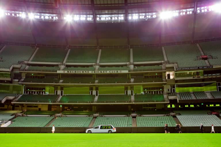 Dean jones given farewell by family members at the melbourne cricket ground