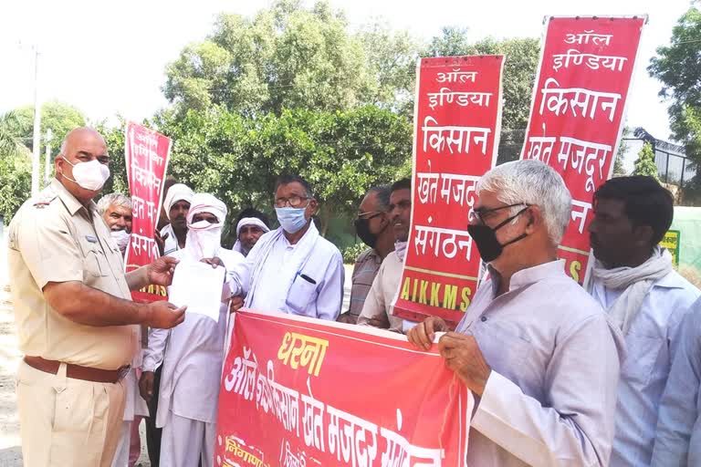 farmers protest for cotton procurement in bhiwani