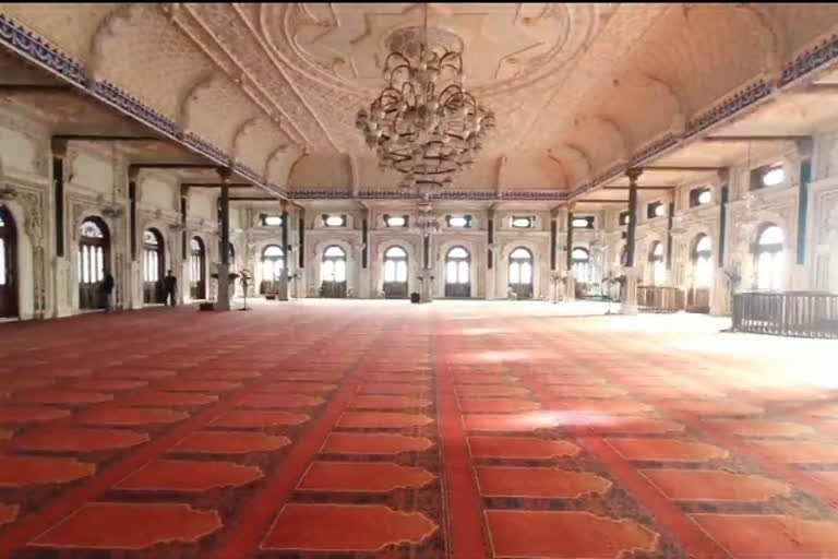 The Jama Masjid in Mumbai is built on a natural reservoir