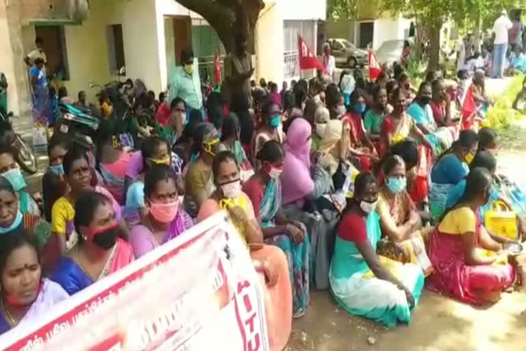 trichy-unorganized-workers-demanding-corona-relief-protest