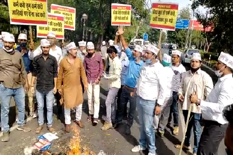 sapaaks Protest against Phool Singh Baraiya