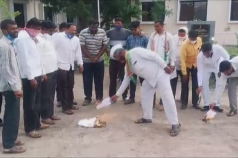 केंद्रीय कृषी कायद्याला राज्यात स्थगितीनंतर येवल्यात भाजप आक्रमक