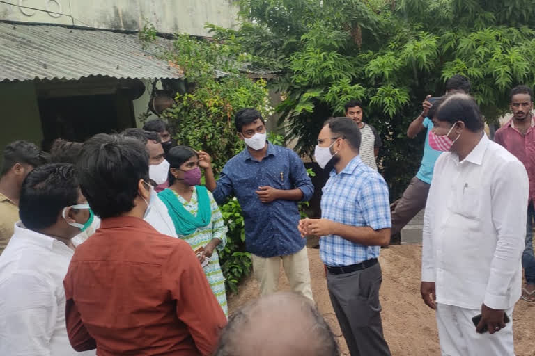 karimnagar collector shashanka sudden visit in villages