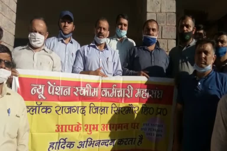 NPSM  employees submit memorandum to SDM regarding restoration of old pension scheme