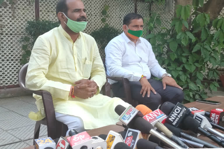 MP Ramesh Bidhuri aware to farmers about agriculture law