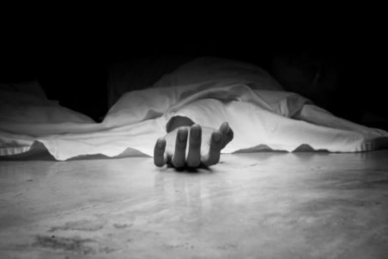 woman deadbody found in the road side