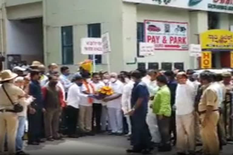 CM accompanied while BJP candidate Puttanna nomination submission