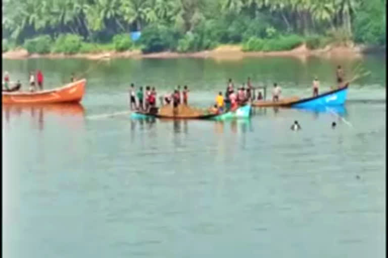 ಅಘನಾಶಿನಿಯಲ್ಲಿ ಮುಳುಗಡೆಯಾದ ದೋಣಿ