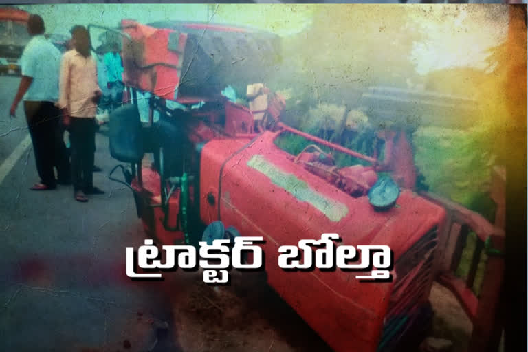 one injured when two tractors hits in Mahbubnagar