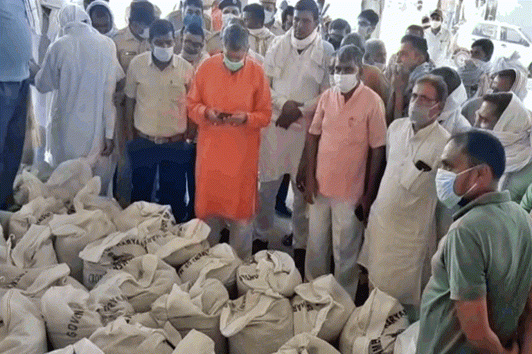 dharambir singh did inspection of various anaj mandi of bhiwani