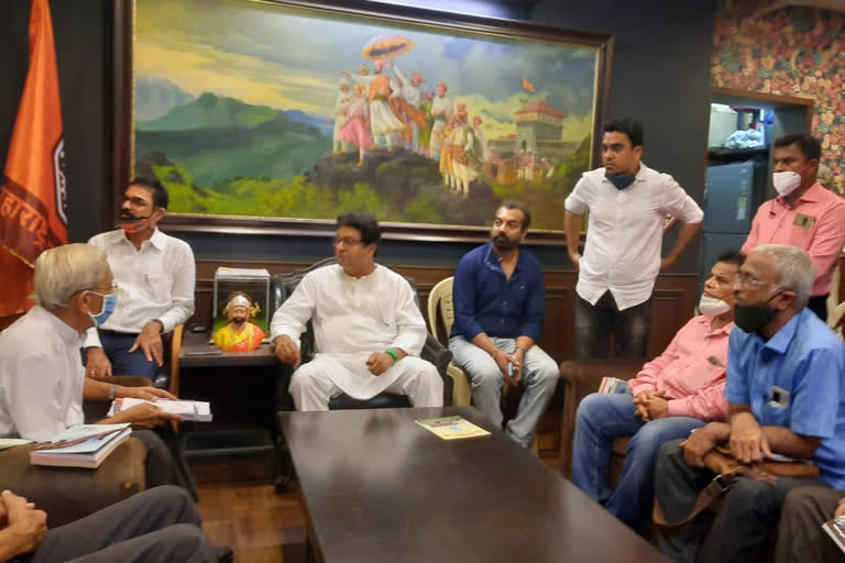 Trustee of the library met Raj Thackeray