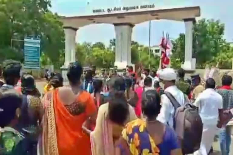 womens association protest in trichy collectorate