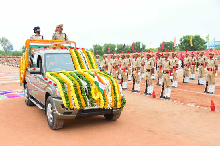 కానిస్టేబుళ్ల అవుటింగ్​ పరేడ్​ కార్యక్రమం