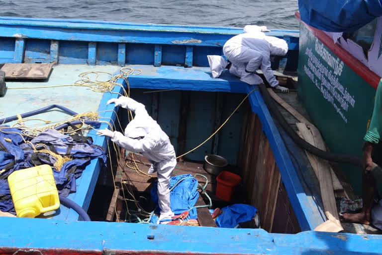 Indian Coast Guard rescues 6 fishermen  Coast Guard rescues fishermen  Tamil Nadu fishermen rescued by Coast Guard  മന്നാർ ഉൾക്കടൽ  ഇന്ത്യൻ തീരസംരക്ഷണ സേന  ന്നാർ ഉൾക്കടലിൽ കുടുങ്ങിയ ആറ് മൽസ്യത്തൊഴിലാളികളെ രക്ഷപ്പെടുത്തി  തൂത്തുക്കുടി  ഇന്ത്യൻ കോസ്റ്റ് ഗാർഡ് കപ്പൽ