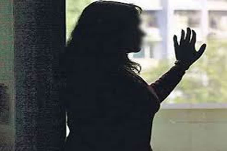 foreign-woman-has-accused-a-young-man-in-rishikesh