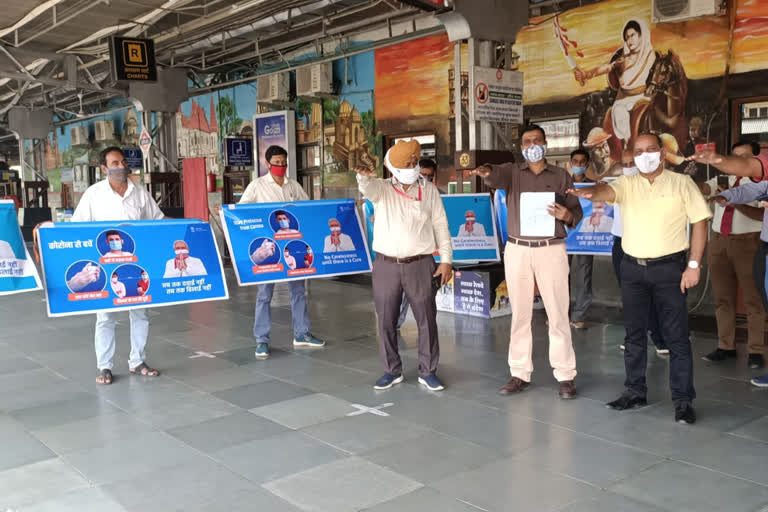 Awareness campaign conducted in Indore railway premises, people were made aware towards Corona