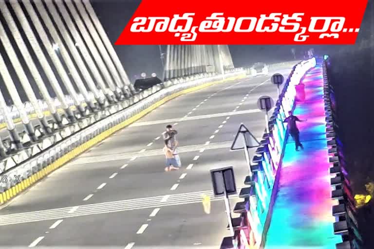 చెబితే వినాలి... లేకుంటే కేసులు తప్పవు