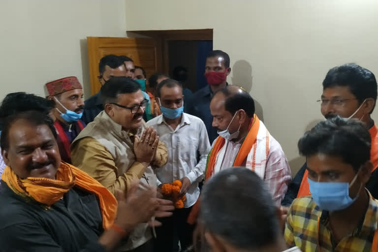 bjp workers welcome to national vice president raghuvar das