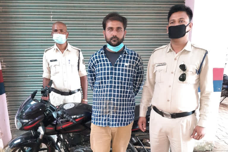 Accused of robbing people in name of police arrested in ambikapur