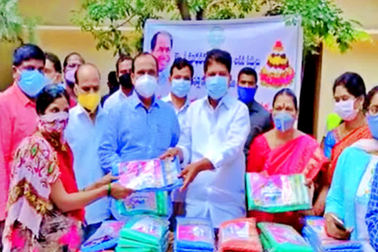 Batukamma sarees distribution in kukatpally