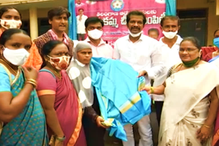 batukamma sarees distribution started at khammam and bhadradri district