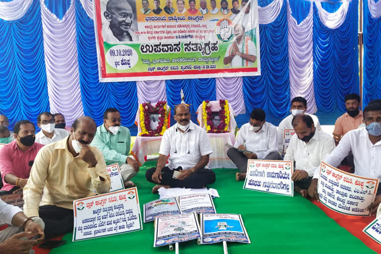 Rajegowda protest against Govt anti-farmer policy....