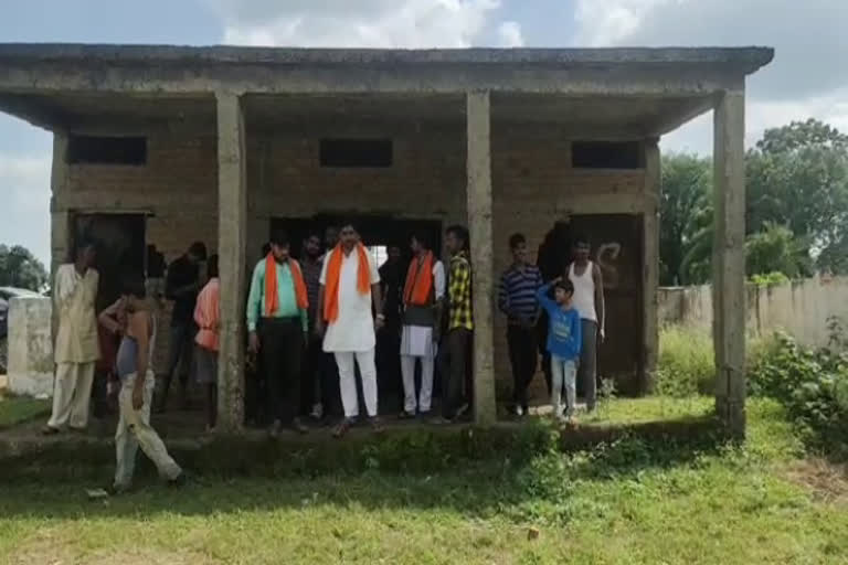 Construction of school building stuck in Noorpur village of Vidisha