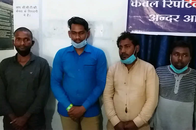 Fraud of villagers by pretending to get loan in manendragarh