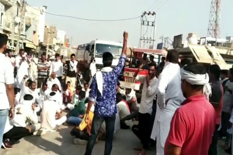 farmers blocked the fatehabad-chandigarh highway by protesting against the government