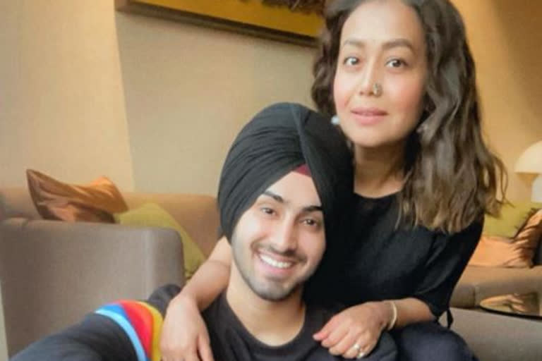 Neha Kakkar makes romance with Rohanpreet Instagram-official