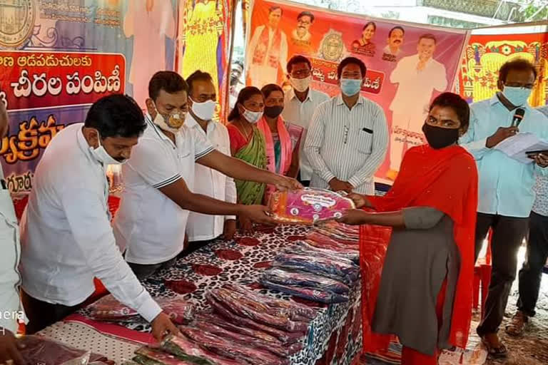 mla rega kantha rao distributed bathukamma sarees in bhadradri kothagudem district