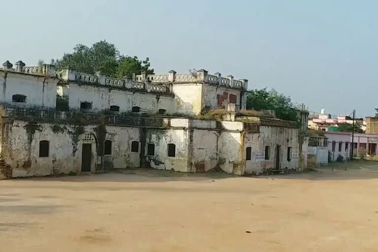 Demand to make school in old place