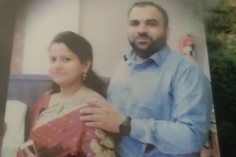 Husband and wife commited suicide together in Noida Sector 120