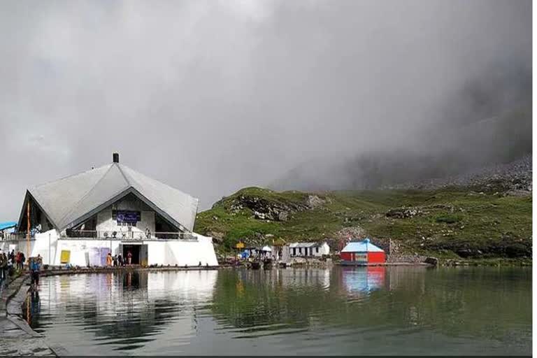 hemkund sahibs door will close tomorrow for winter