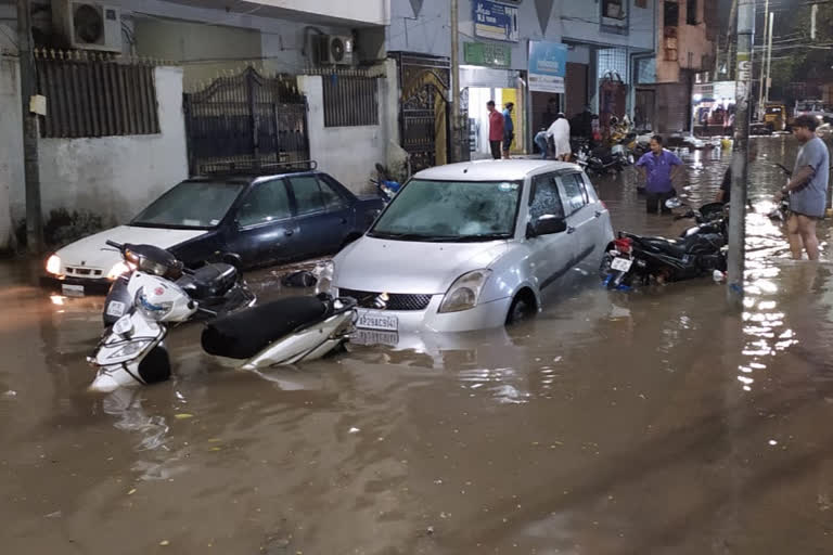 Heavy Rain  in Hyderabad