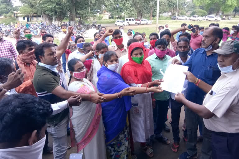 People of Kondagaon submitted memorandum to collector