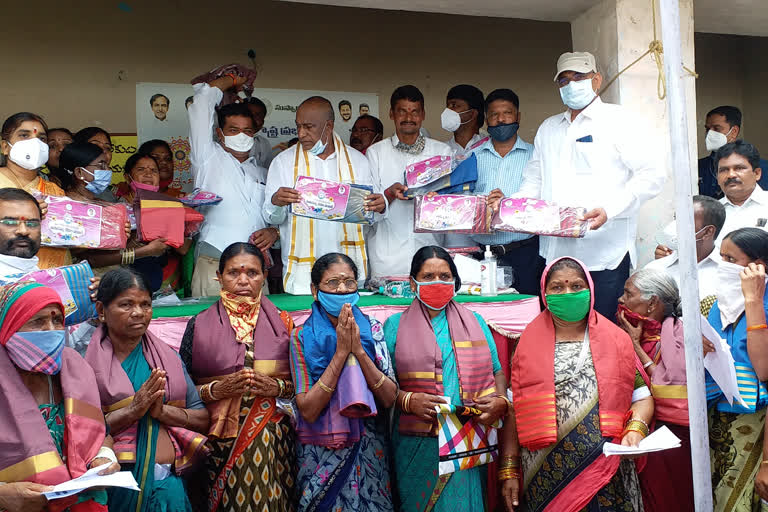 batukamma saree distribution at ghatkesar and pocharam by minister mallareddy