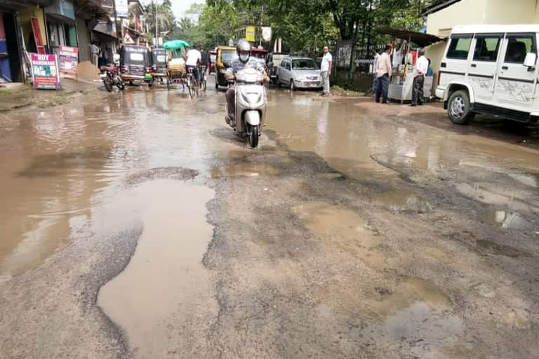 কৰিমগঞ্জত ৰাষ্ট্ৰীয় ঘাইপথৰ জৰাজীৰ্ণ অৱস্থা