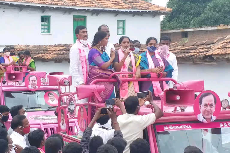 medak mla padmadevendar reddy fire on pcc president utham kumar reddy