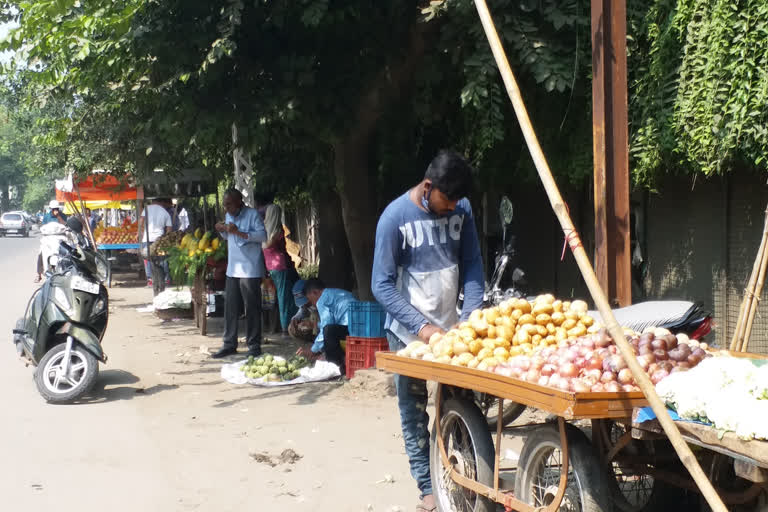 Ban on setting up shop on footpath in Hoshangabad