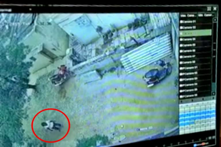 women-assault-on-neighbors-in-bangalore-cctv-video